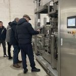 Benvidos os clientes estranxeiros a visitar a nosa empresa para inspeccionar equipos de empacado secundario